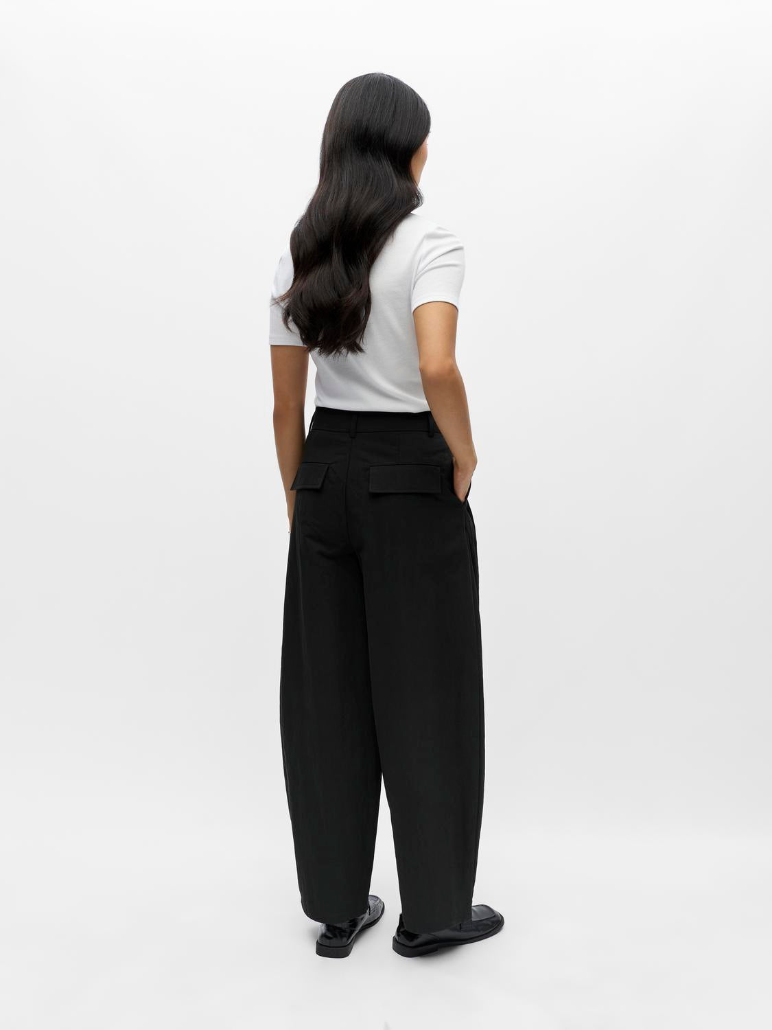 model_shot-back